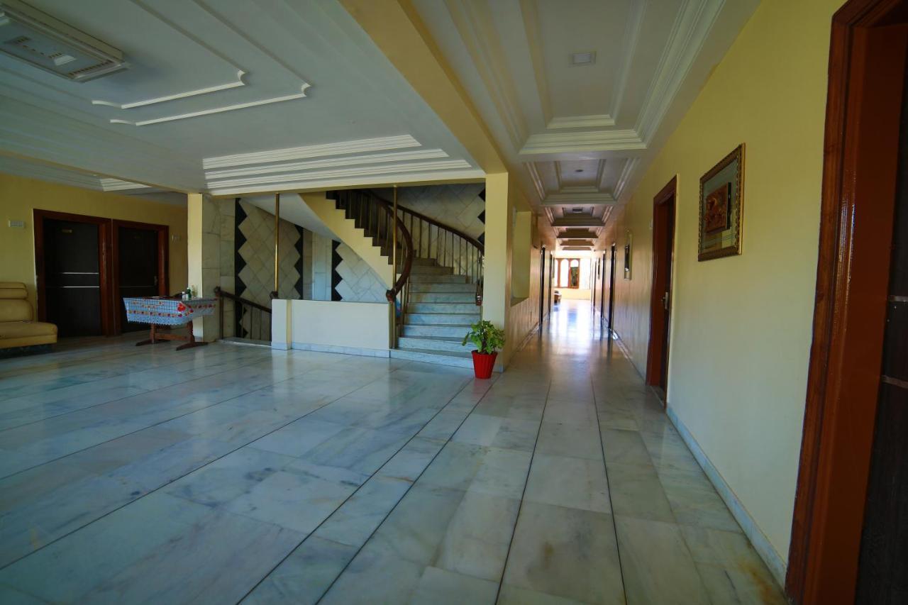 Hotel Sheratone Monte Abu Exterior foto
